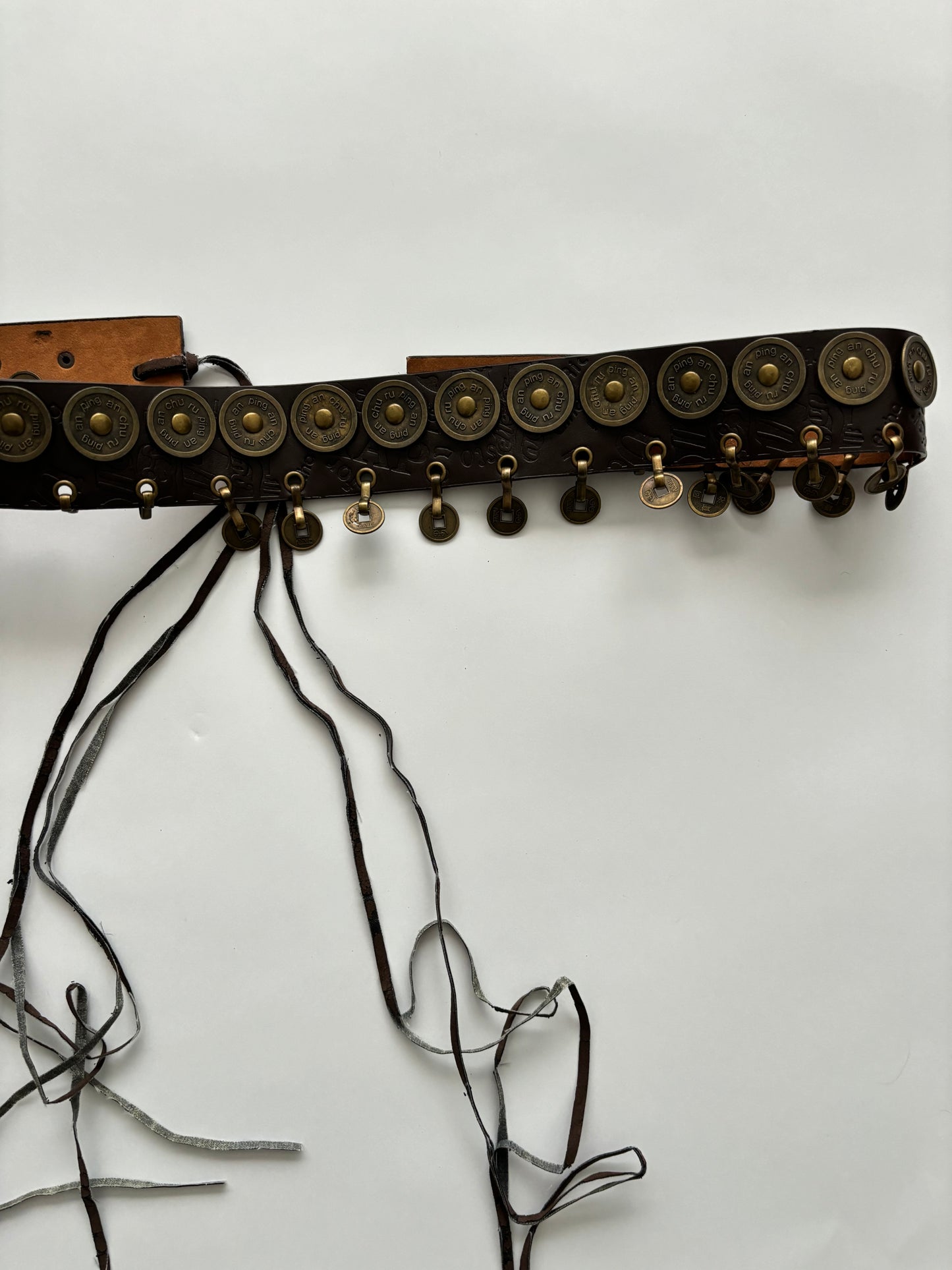 Coin leather brown belt